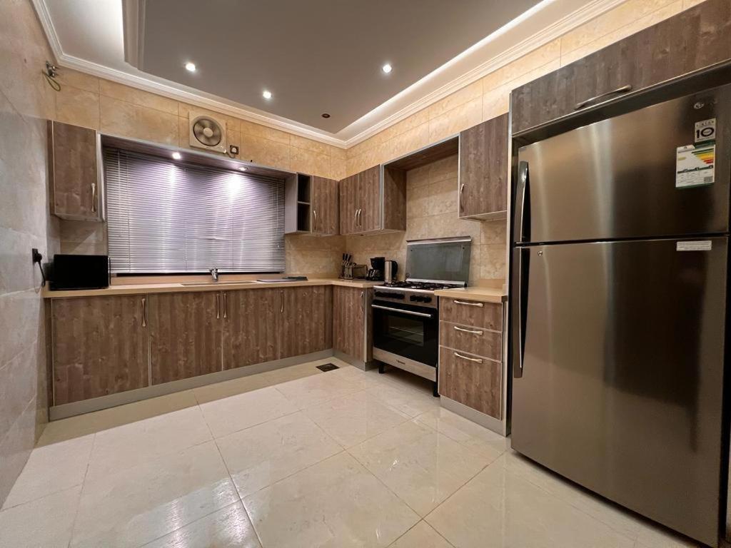 Khozama Living 1 - 3 Bedroom Apartment