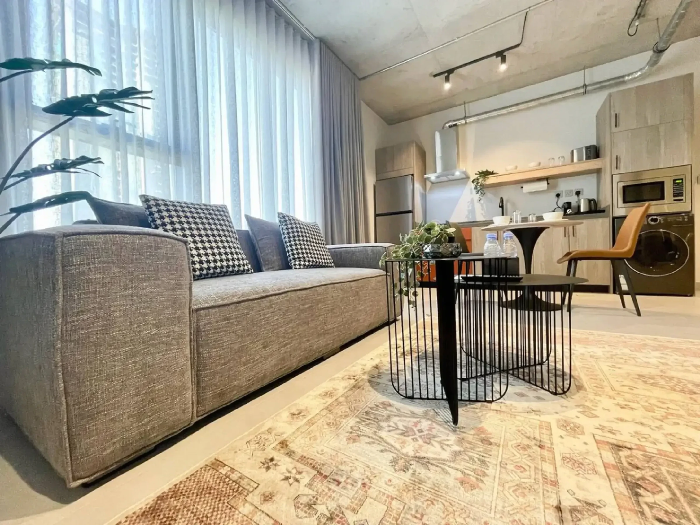C Living 2 - Executive - 1BD Apartment City View
