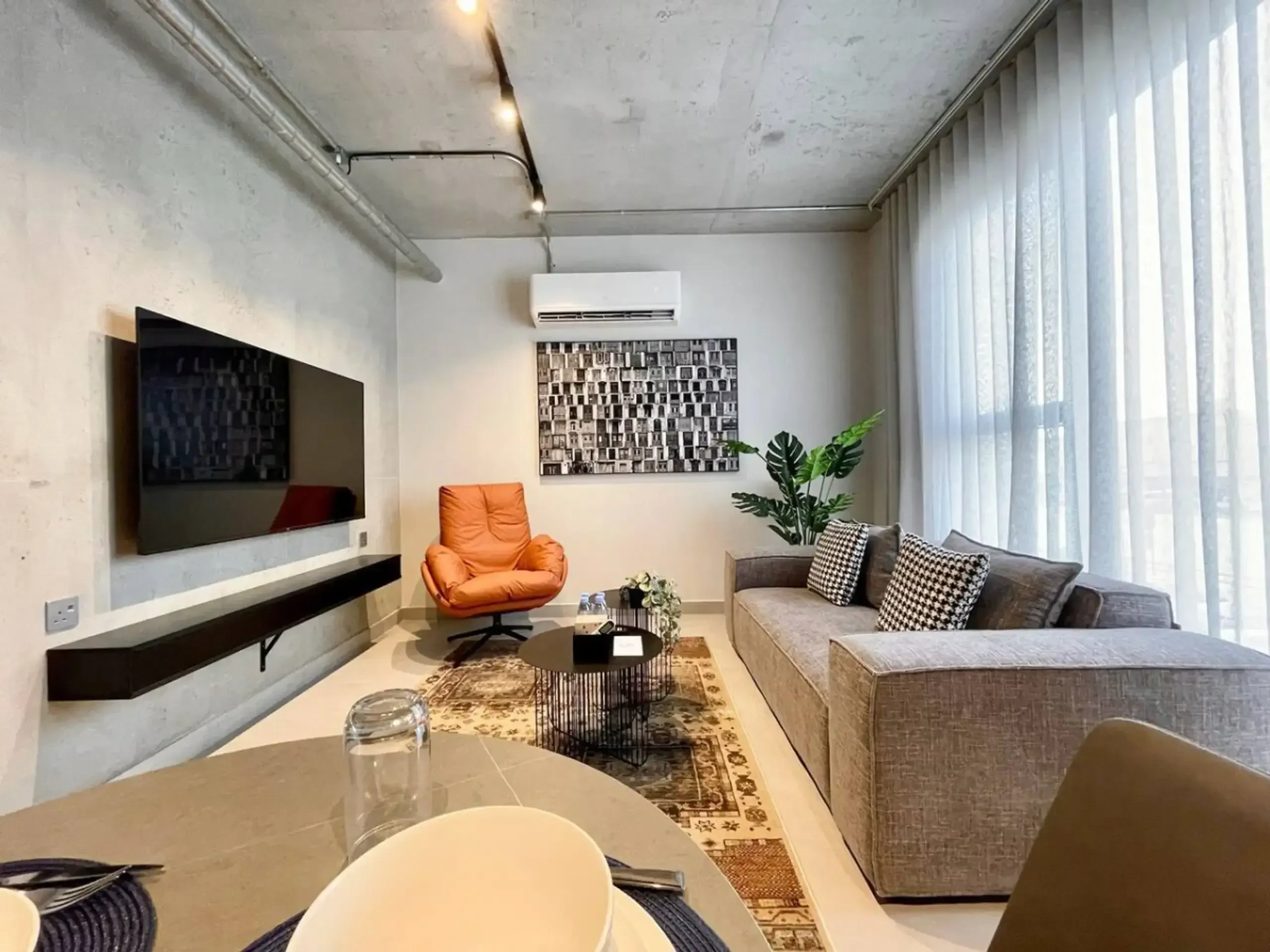 C Living 2 - Executive - 1BD Apartment City View