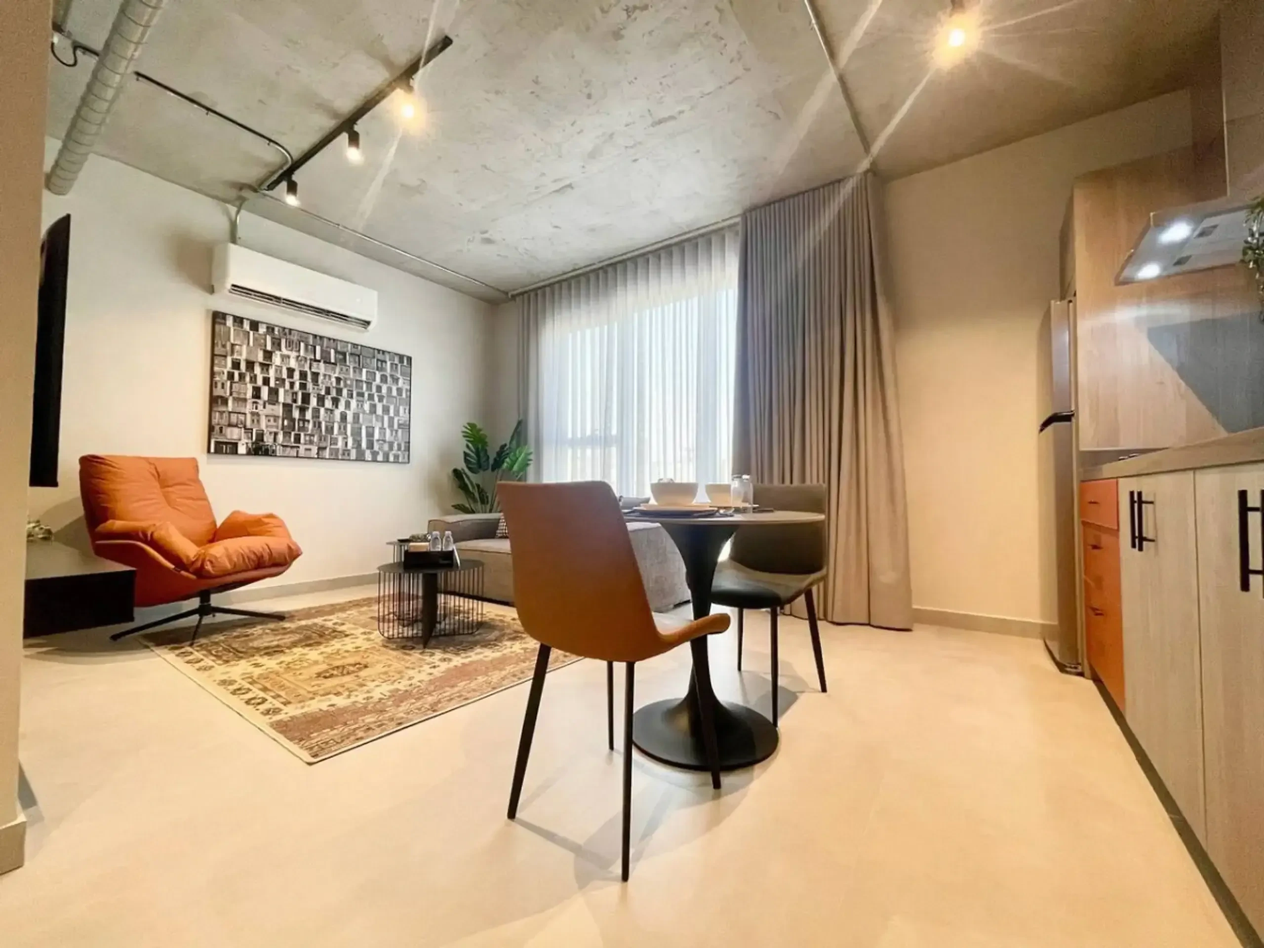 C Living 2 - Executive - 1BD Apartment City View