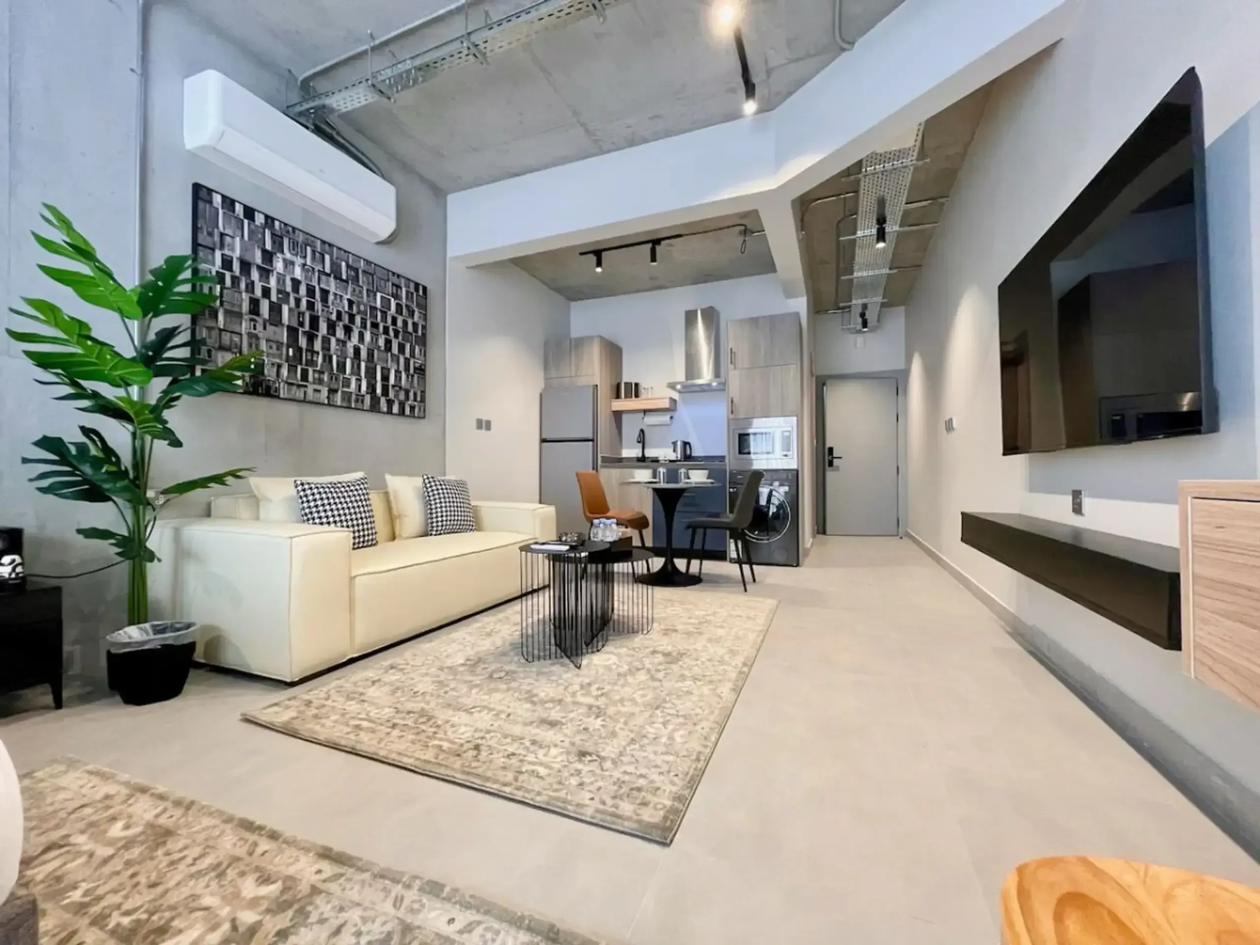 C Living 2 - Executive - Studio