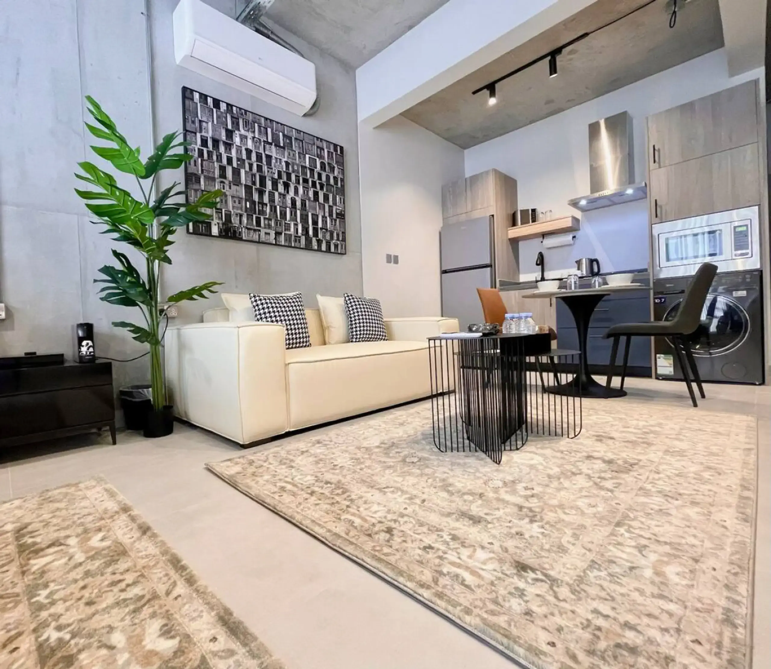 C Living 2 - Studio with Terrace