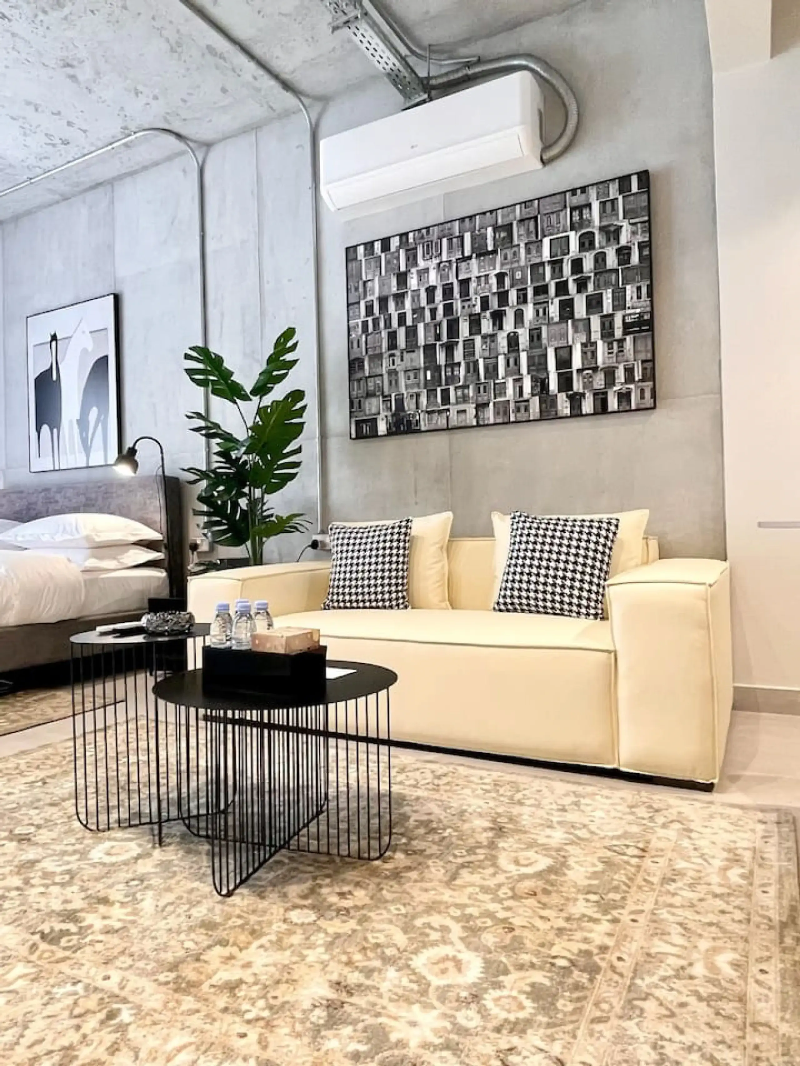 C Living 2 - Studio with Terrace