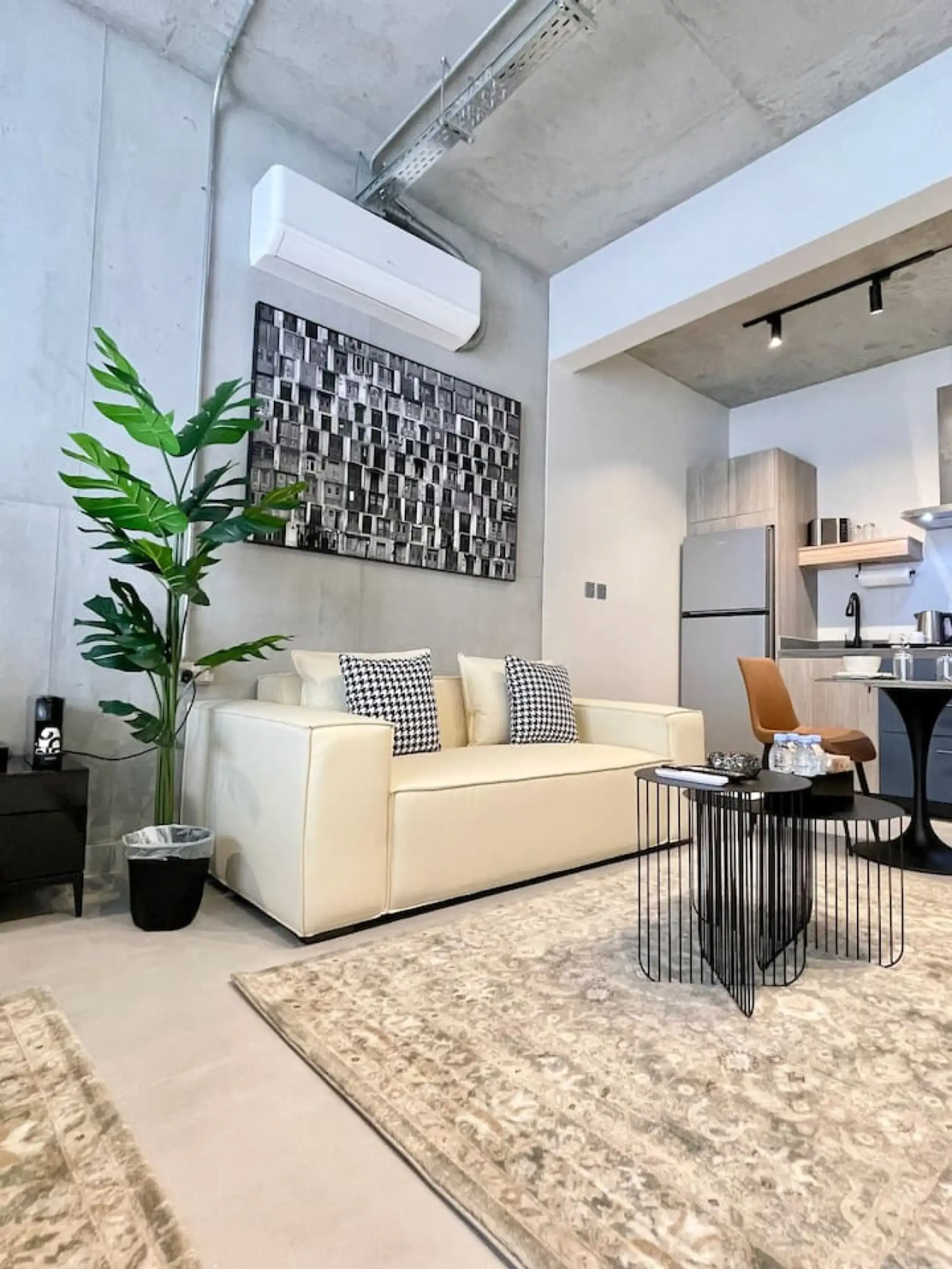 C Living 2 - Studio with Terrace