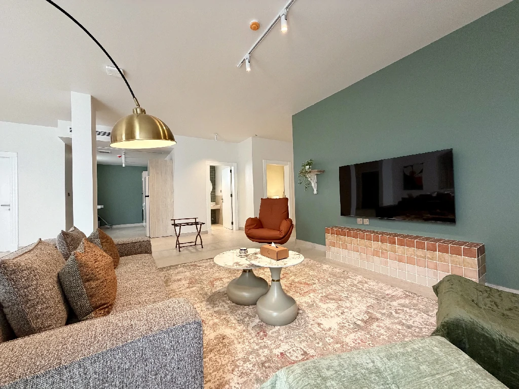 C Living 4 - Executive 2 Bedroom Apartment
