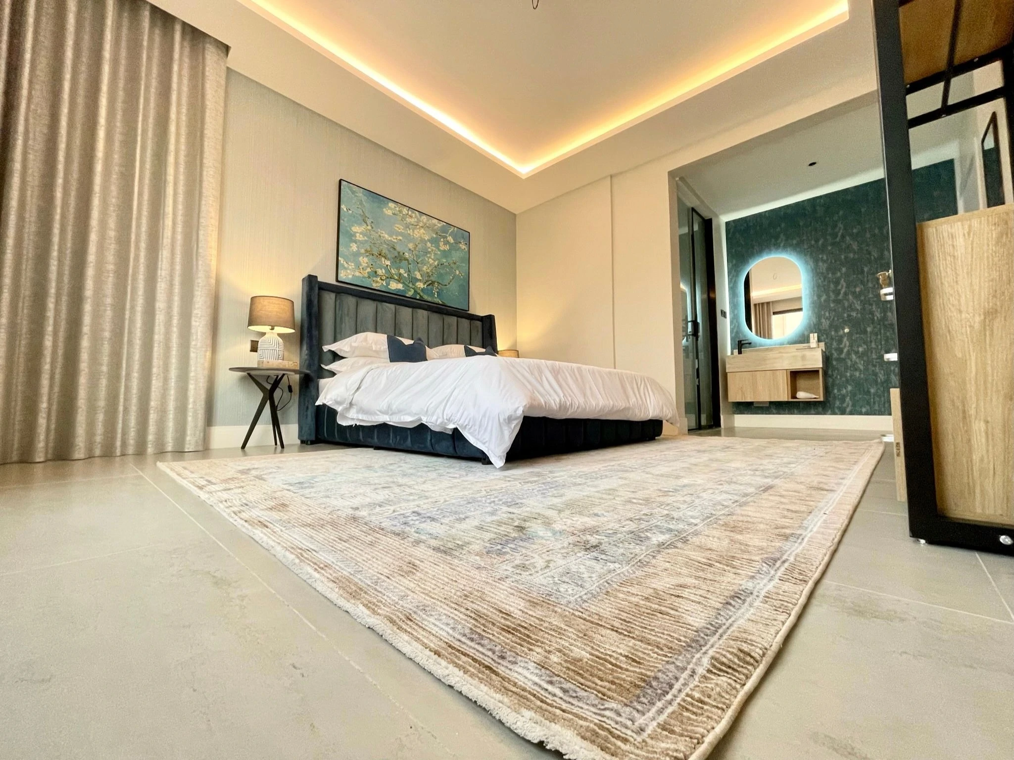 C Living - Premium 3 Bedroom with Large Windows