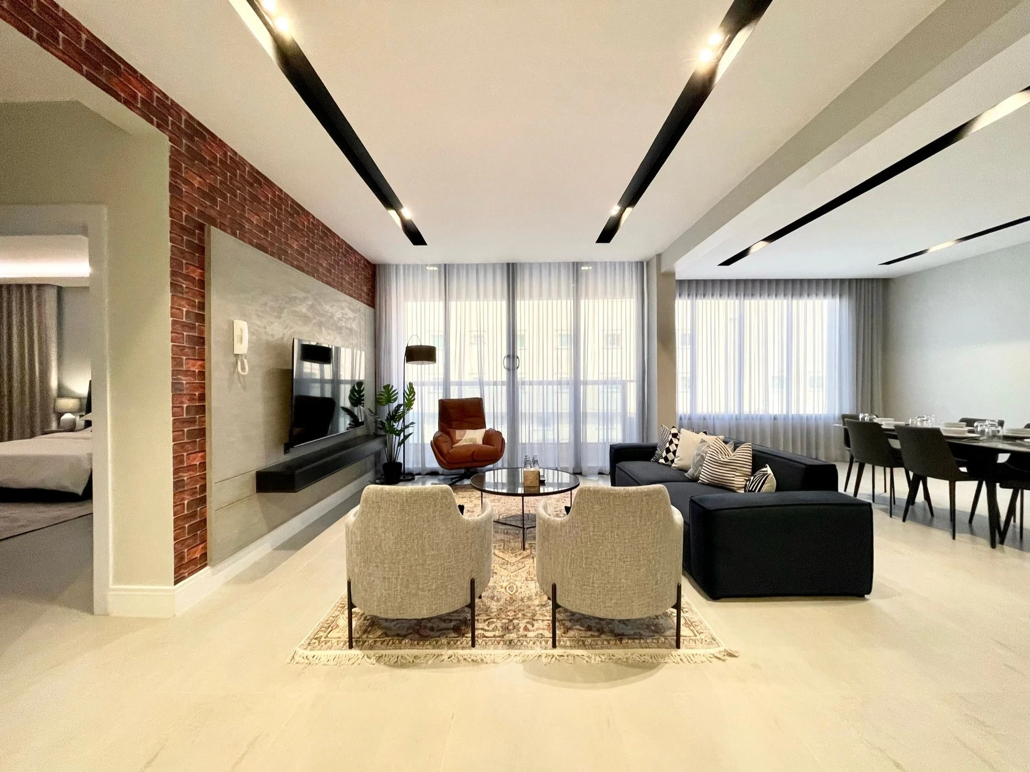 C Living - Premium 3 Bedroom with Large Windows