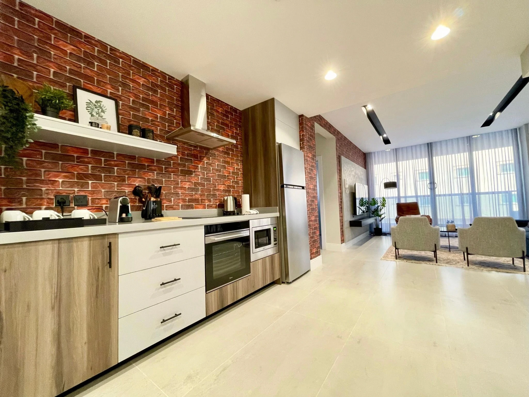 C Living - Premium 3 Bedroom with Large Windows