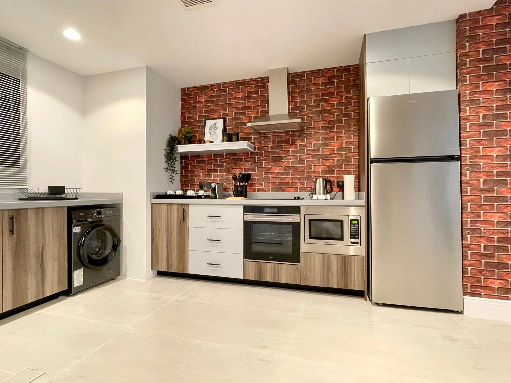 C Living - Premium 3 Bedroom with Large Windows