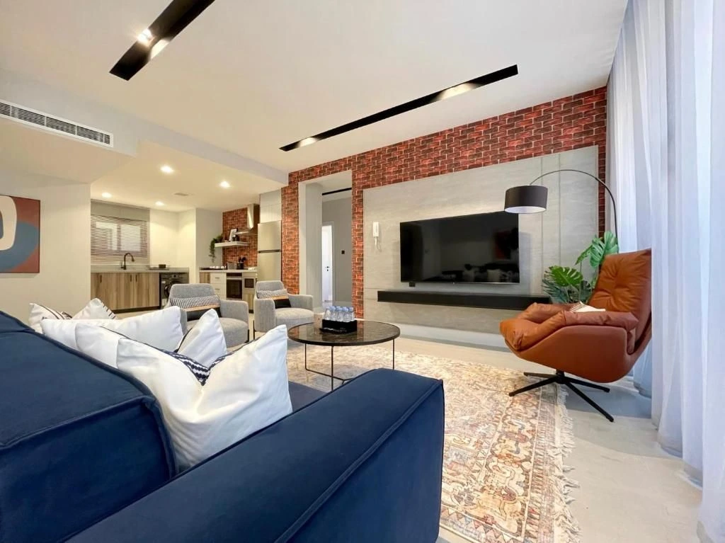 C Living - Premium 3 Bedroom with Terrace - AQIQ