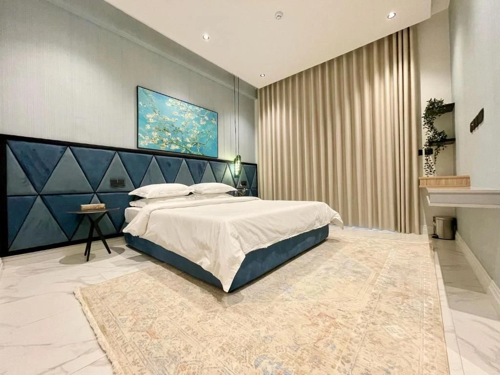 C Living - Premium 3 Bedroom with Terrace - AQIQ