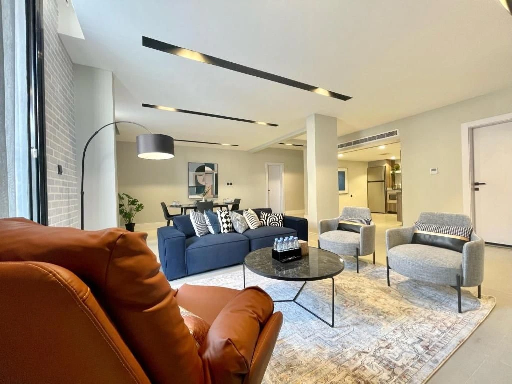 C Living - Premium 3 Bedroom with Terrace - AQIQ