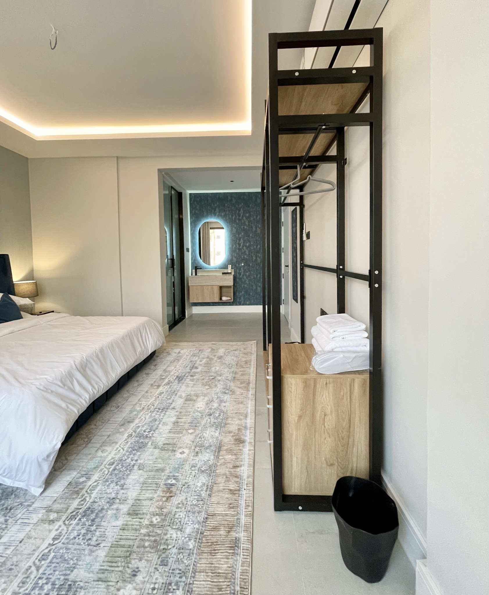 C Living - Premium 3 Bedroom with Large Windows