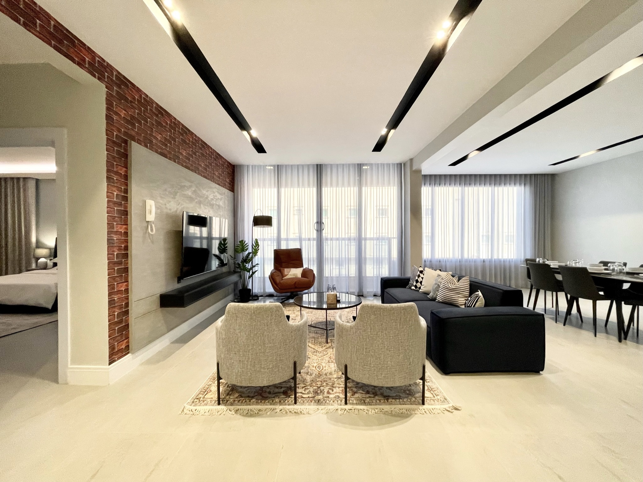 C Living - Premium 3 Bedroom with Large Windows