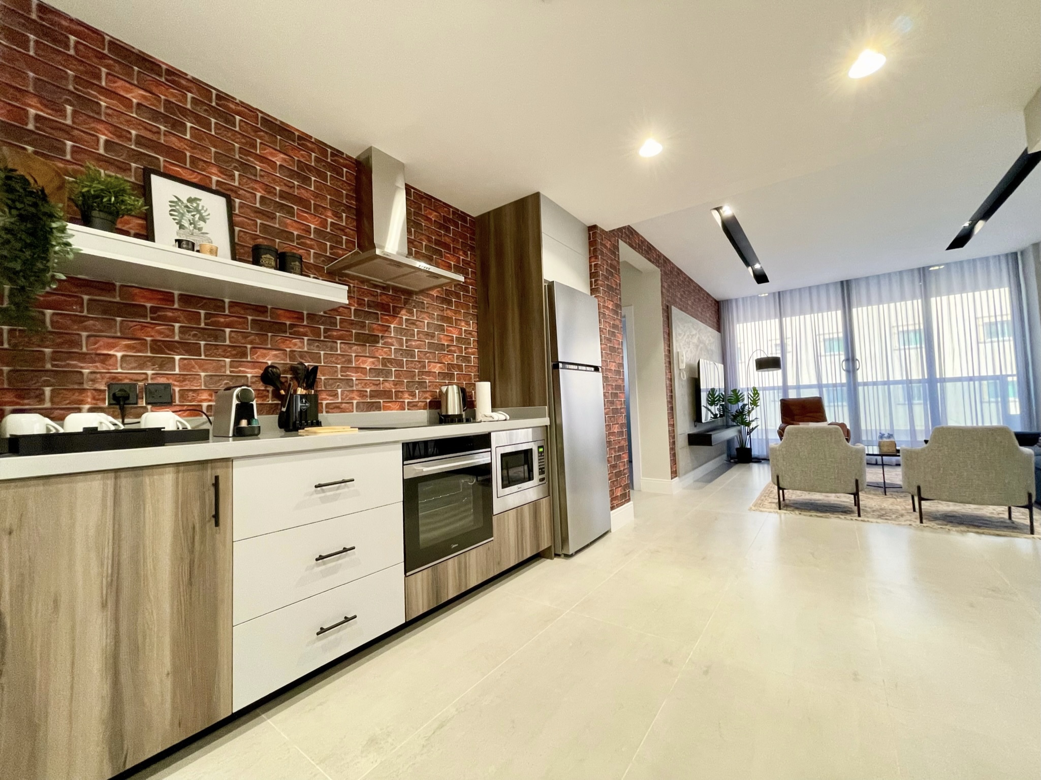 C Living - Premium 3 Bedroom with Large Windows