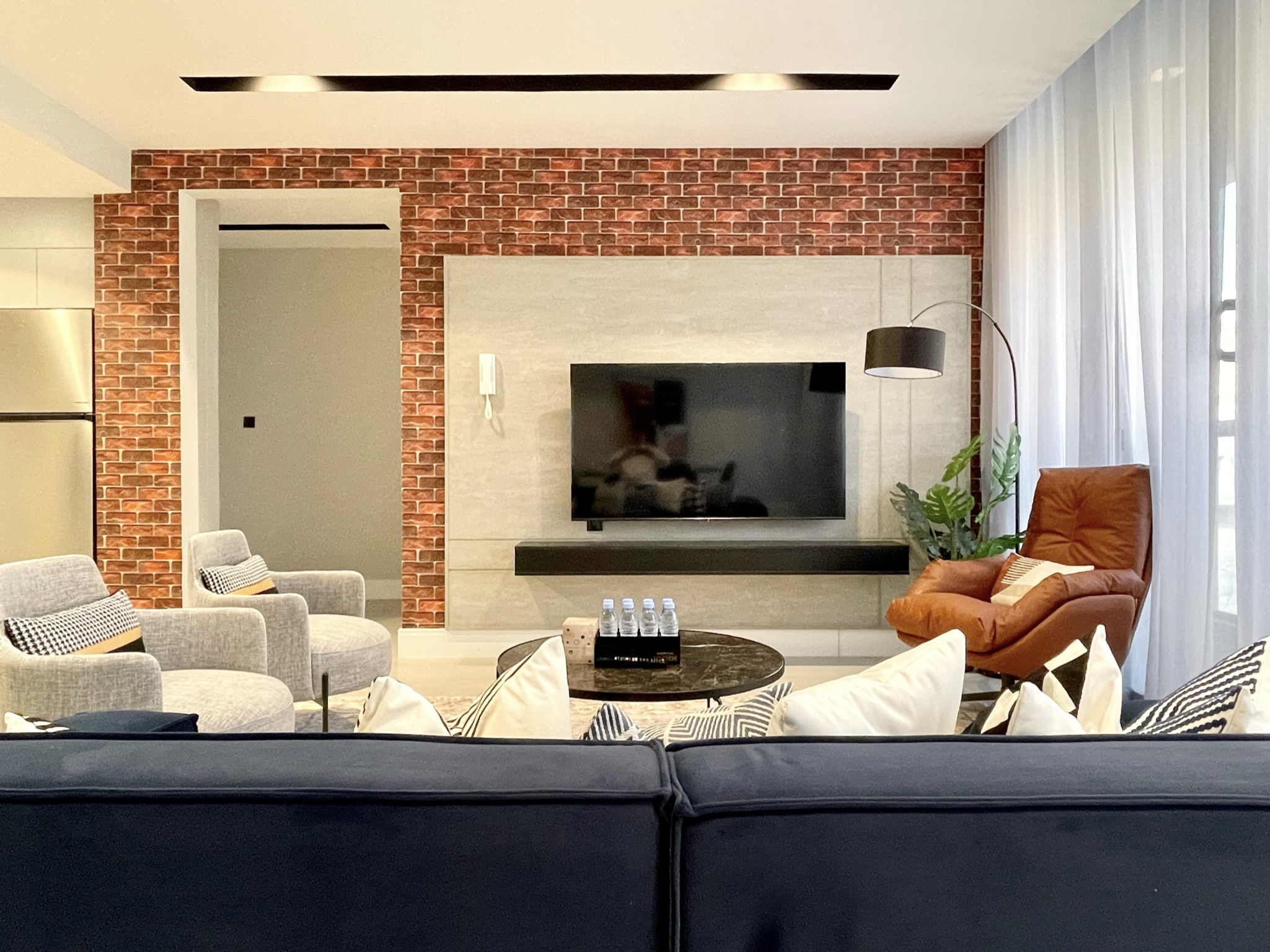 C Living - Premium 3 Bedroom with Large Windows