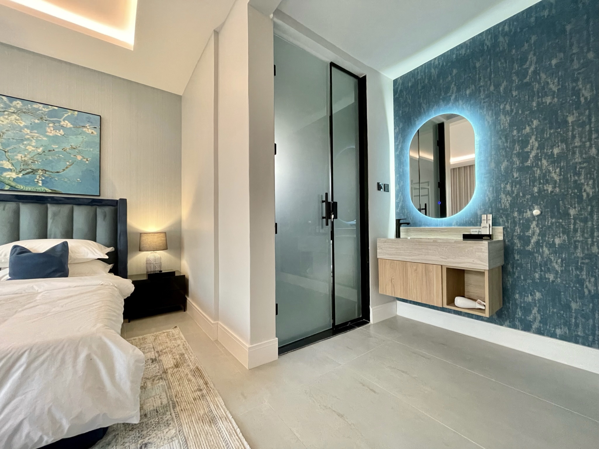 C Living - Premium 3 Bedroom with Large Windows