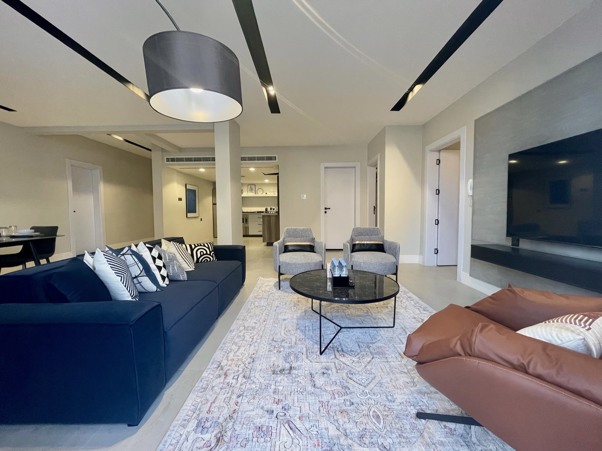 C Living - Premium 3 Bedroom with Large Windows