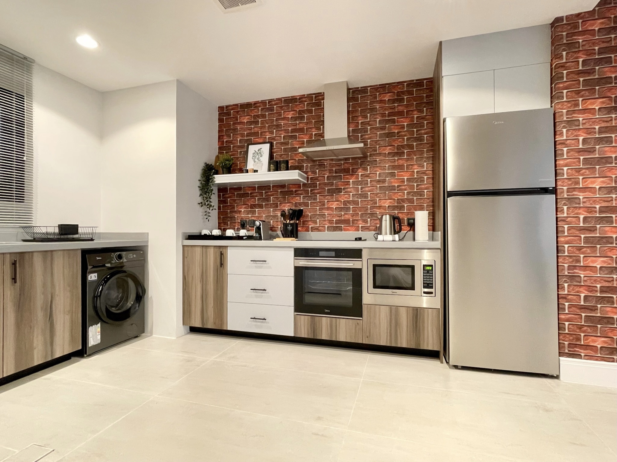 C Living - Premium 3 Bedroom with Large Windows