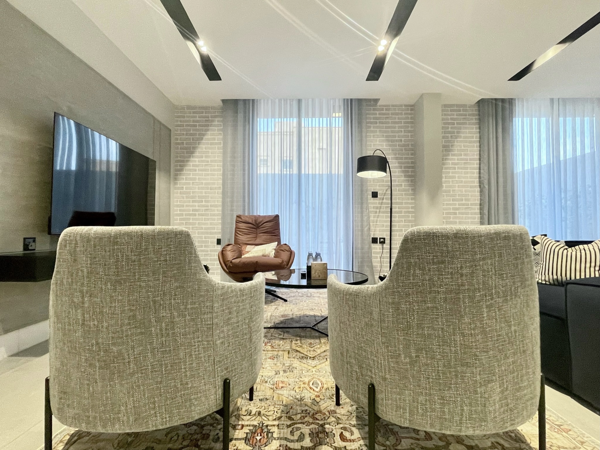 C Living - Premium 3 Bedroom with Large Windows