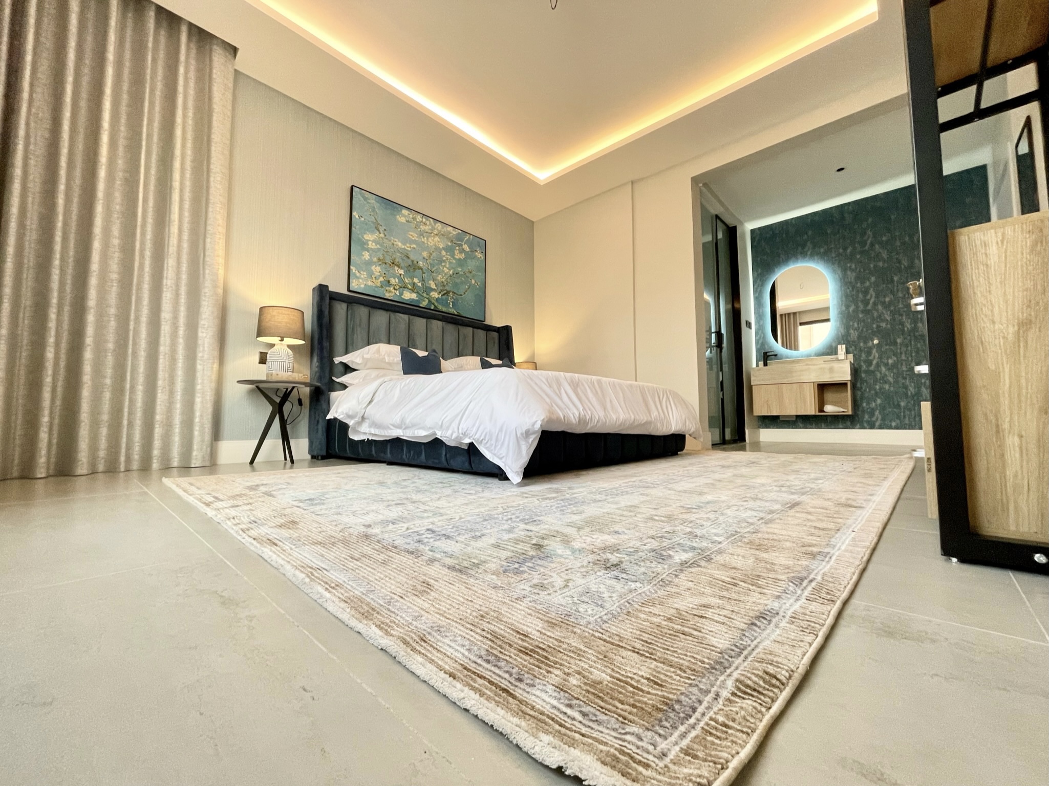 C Living - Premium 3 Bedroom with Large Windows