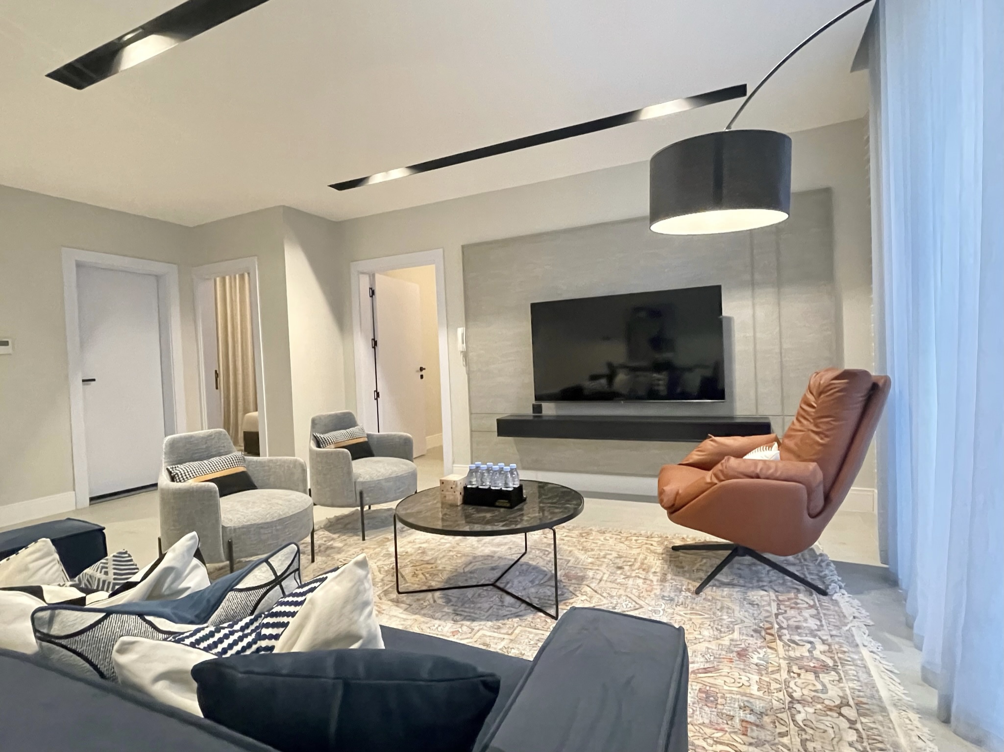 C Living - Premium 3 Bedroom with Large Windows