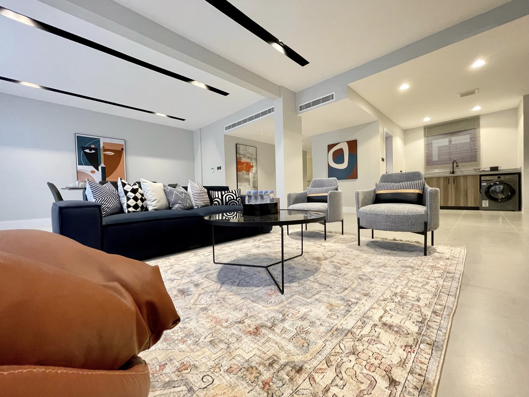 C Living - Premium 3 Bedroom with Large Windows