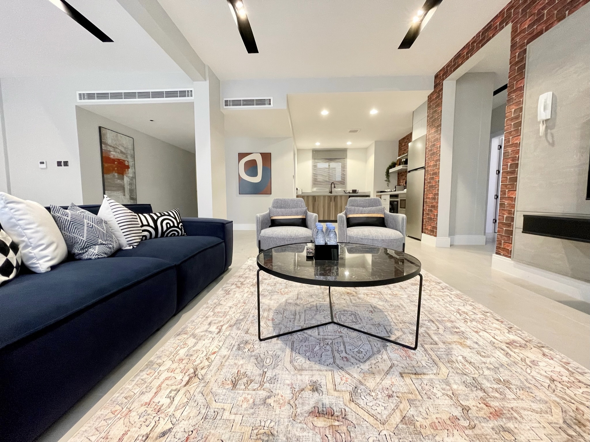 C Living - Premium 3 Bedroom with Large Windows