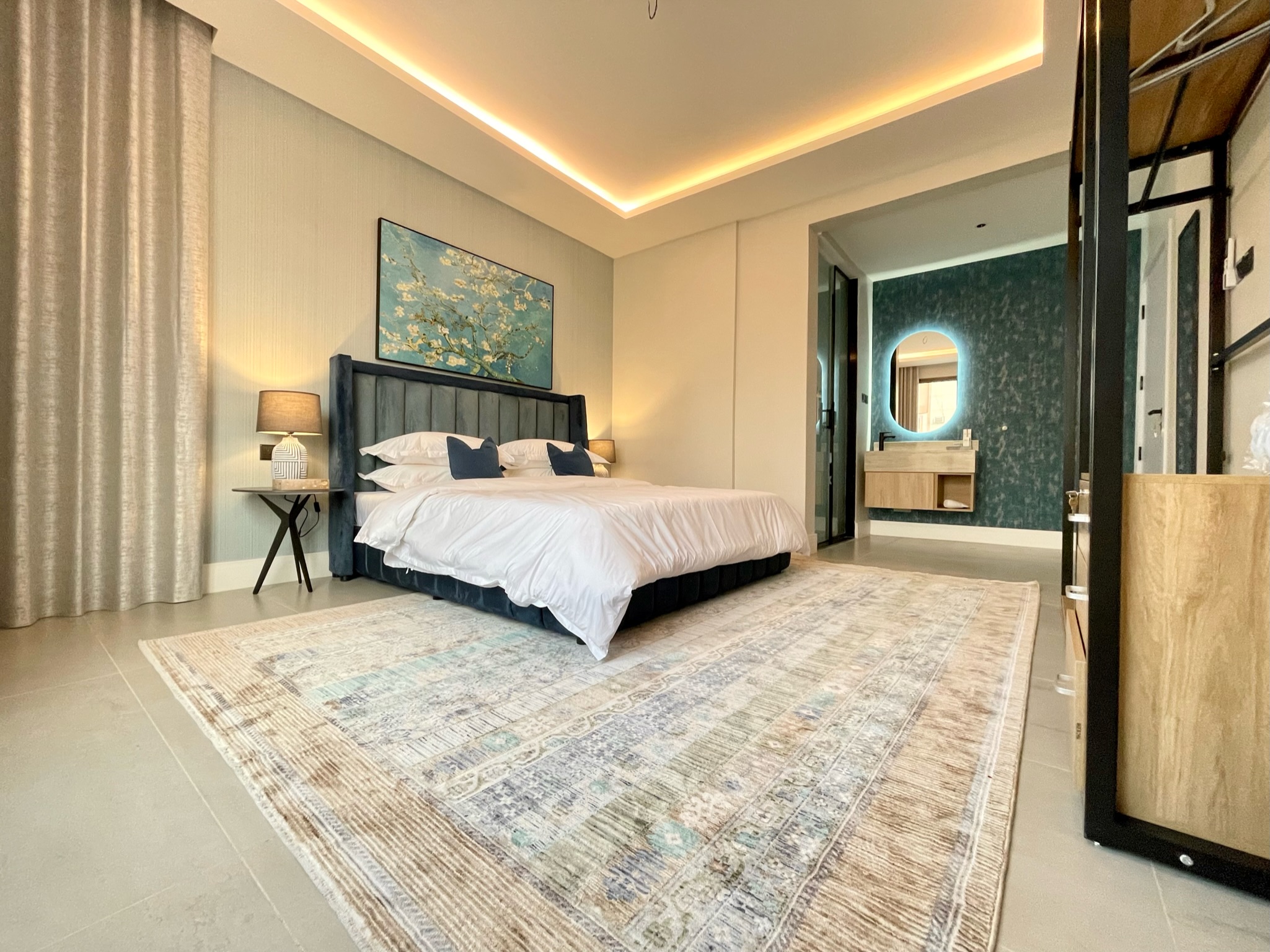 C Living - Premium 3 Bedroom with Large Windows