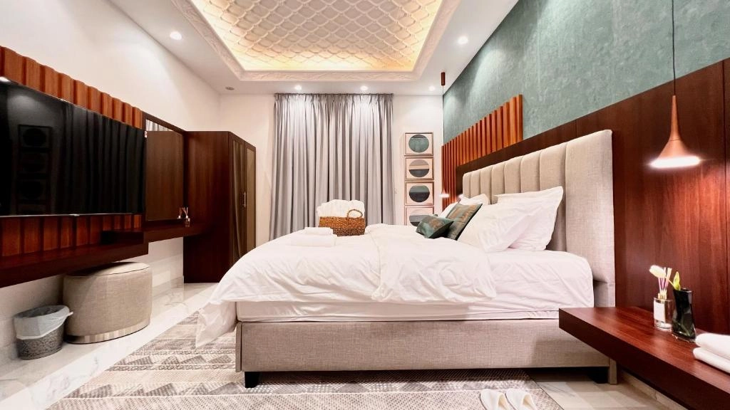 Khozama Living 1 - 4 Bedroom Apartment