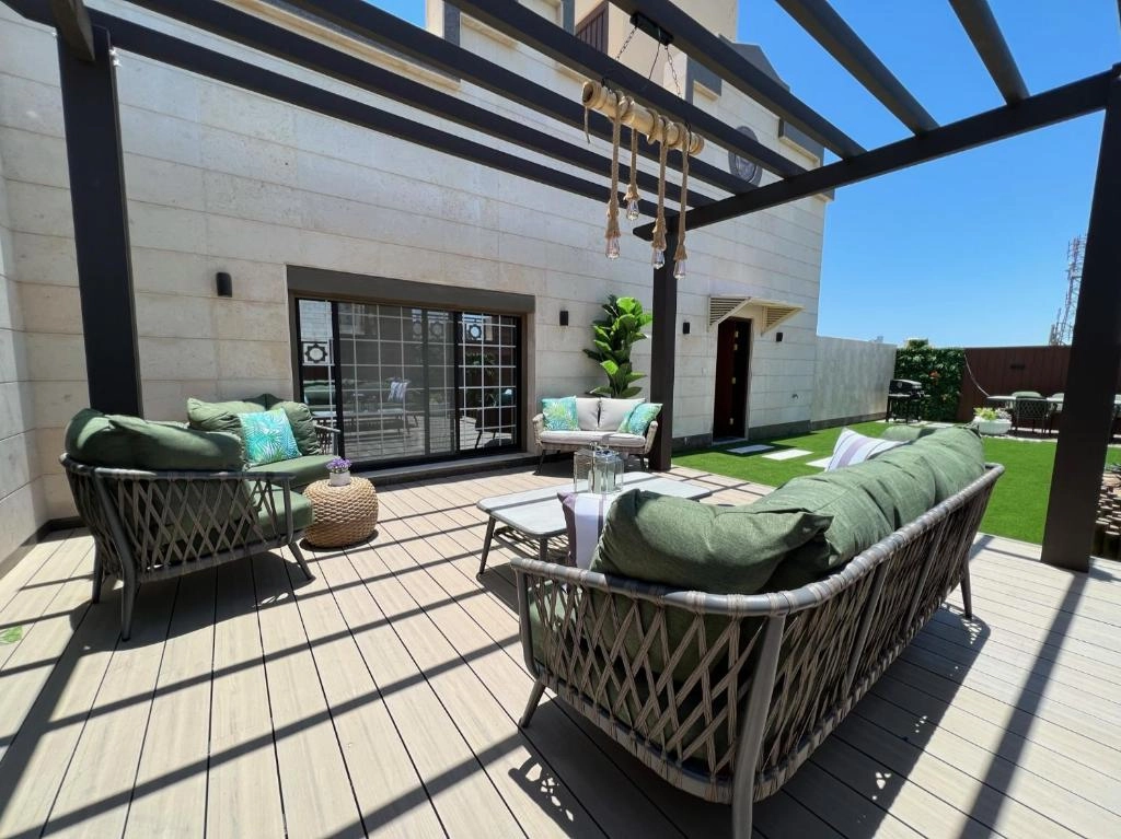 Khozama Living 1 - 4 Bedroom Apartment