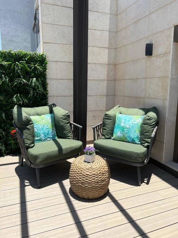 Khozama Living 1 - 4 Bedroom Apartment